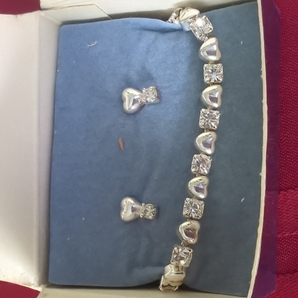 Avon heart and cubic zirconia bracket earrings set - Picture 1 of 3